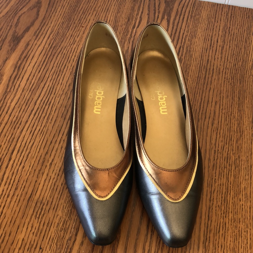 California Magdesians Leather Low Heels